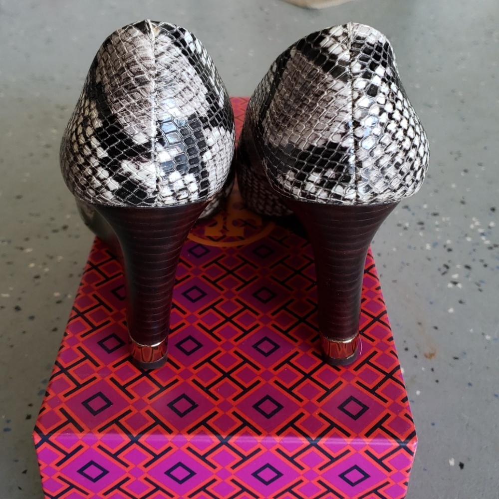 Authentic Tory Burch Wedge Size 7